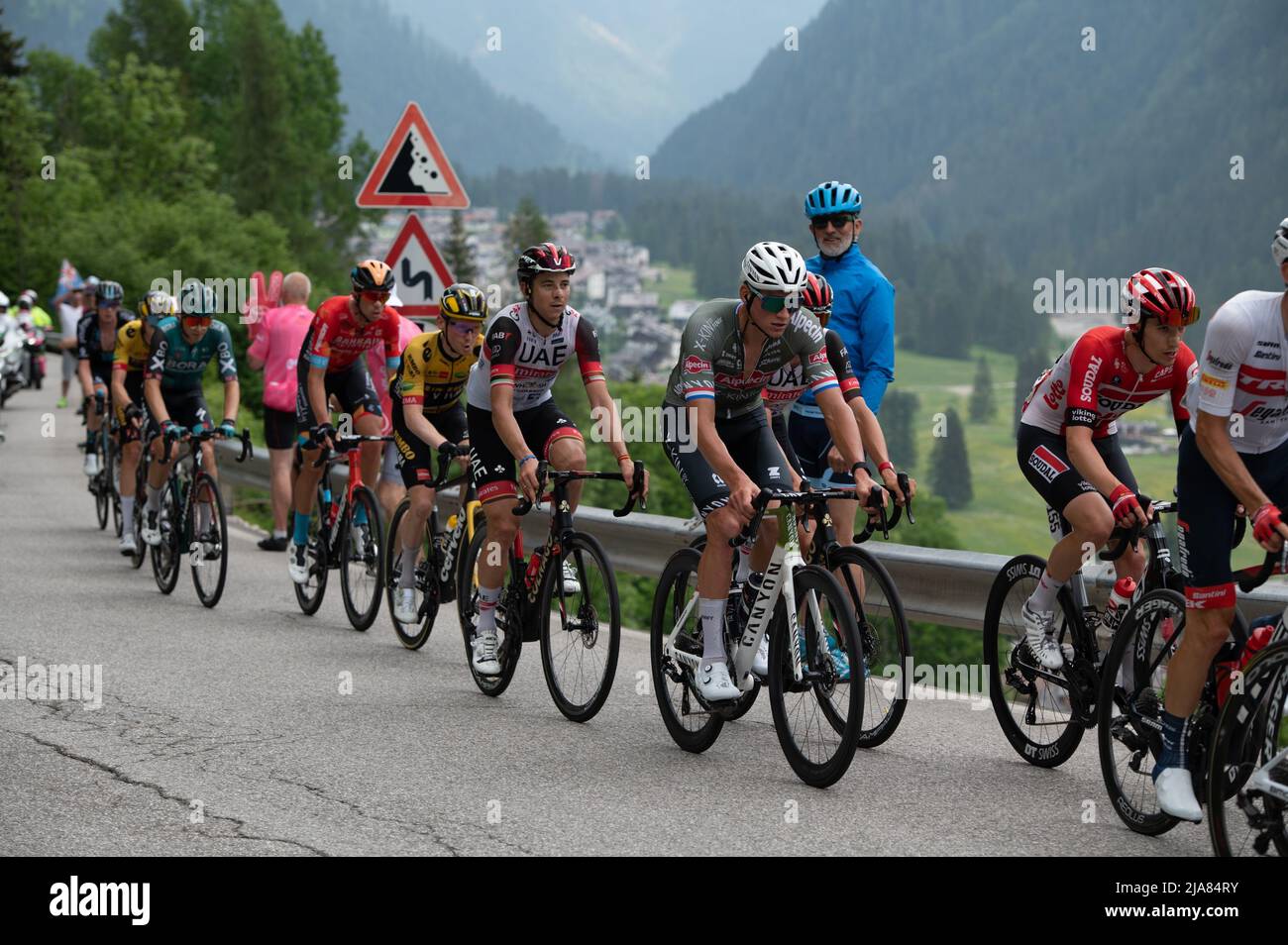 Passo Fedaia, Marmolada/Passo Fedaia, Italien, 28. Mai 2022, Radler des Tages, der am Anfang von San Pellegrino, in Falcade, während des Giro d'Italia 2022 unterwegs war - Italienreise - Etappe 20 - Belluno - Marmolada - Giro d'Italia Stockfoto