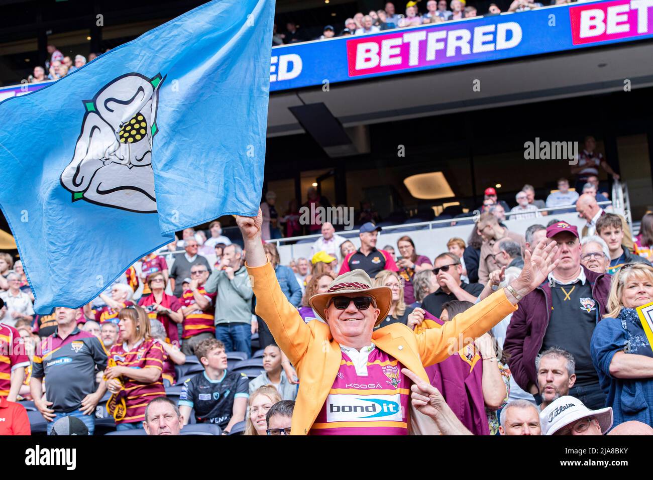 LONDON, GROSSBRITANNIEN. 28., Mai 2022. Die Fans während des ab Sundecks 1895 Cup Finales 2022 - Featherstone Rovers vs Leigh Centurions im Tottenham Hotspur Stadium am Samstag, den 28. Mai 2022. LONDON, ENGLAND. Kredit: Taka G Wu/Alamy Live Nachrichten Stockfoto