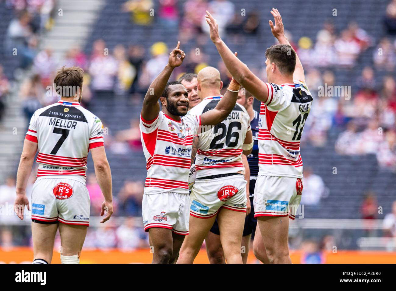 LONDON, GROSSBRITANNIEN. 28., Mai 2022. Leigh Centurions feiern den Gewinn des ab Sundecks 1895 Cup während des ab Sundecks 1895 Cup Finales 2022 - Featherstone Rovers vs Leigh Centurions im Tottenham Hotspur Stadium am Samstag, den 28. Mai 2022. LONDON, ENGLAND. Kredit: Taka G Wu/Alamy Live Nachrichten Stockfoto