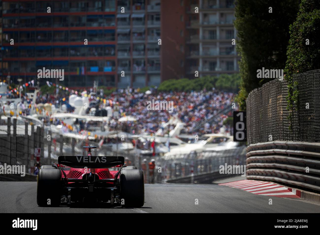 Der monegassische Fahrer Charles Leclerc von Scuderia Ferrari tritt beim ersten Training des Grand Prix-Wochenendes von Monaco F1 in Monaco an. Stockfoto