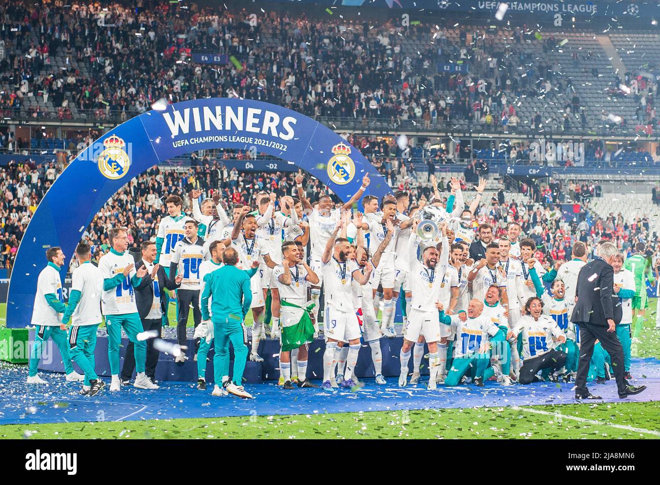 PARIS, IF - 28.05.2022: LIVERPOOL V REAL MADRID - Real Madrid feiert seinen UEFA Champions League-Titel 14. beim Stade de France in Paris, IF, Frankreich. (Foto: Adam Escada/Fotoarena) Quelle: Foto Arena LTDA/Alamy Live News Stockfoto