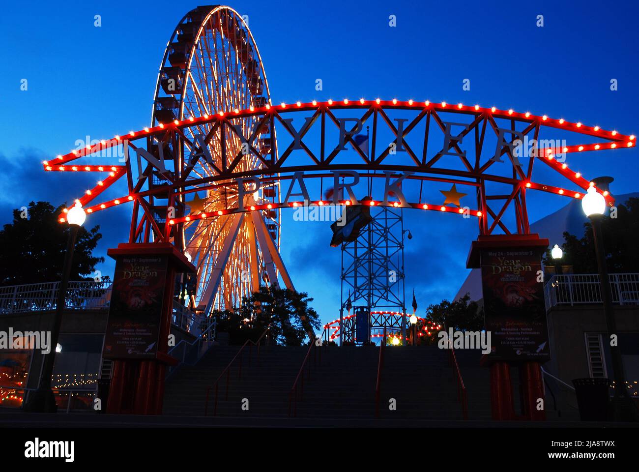 Navy Pier Park in der Abenddämmerung, Chicago Stockfoto