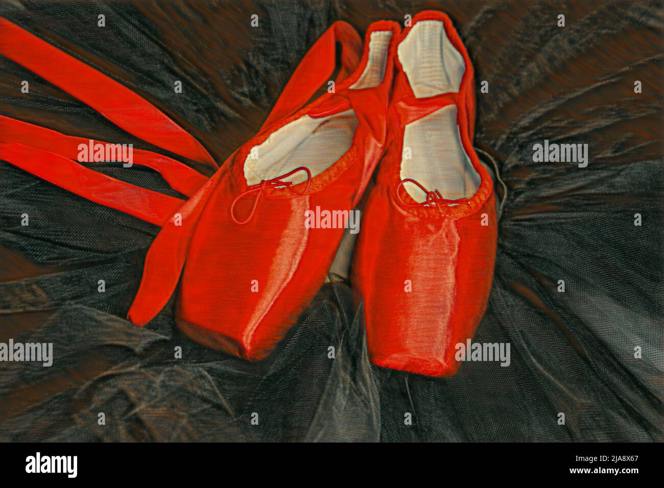 Rotes Ballett spitzenschuhe, die auf einem schwarzen Tutu ruhen. Stockfoto