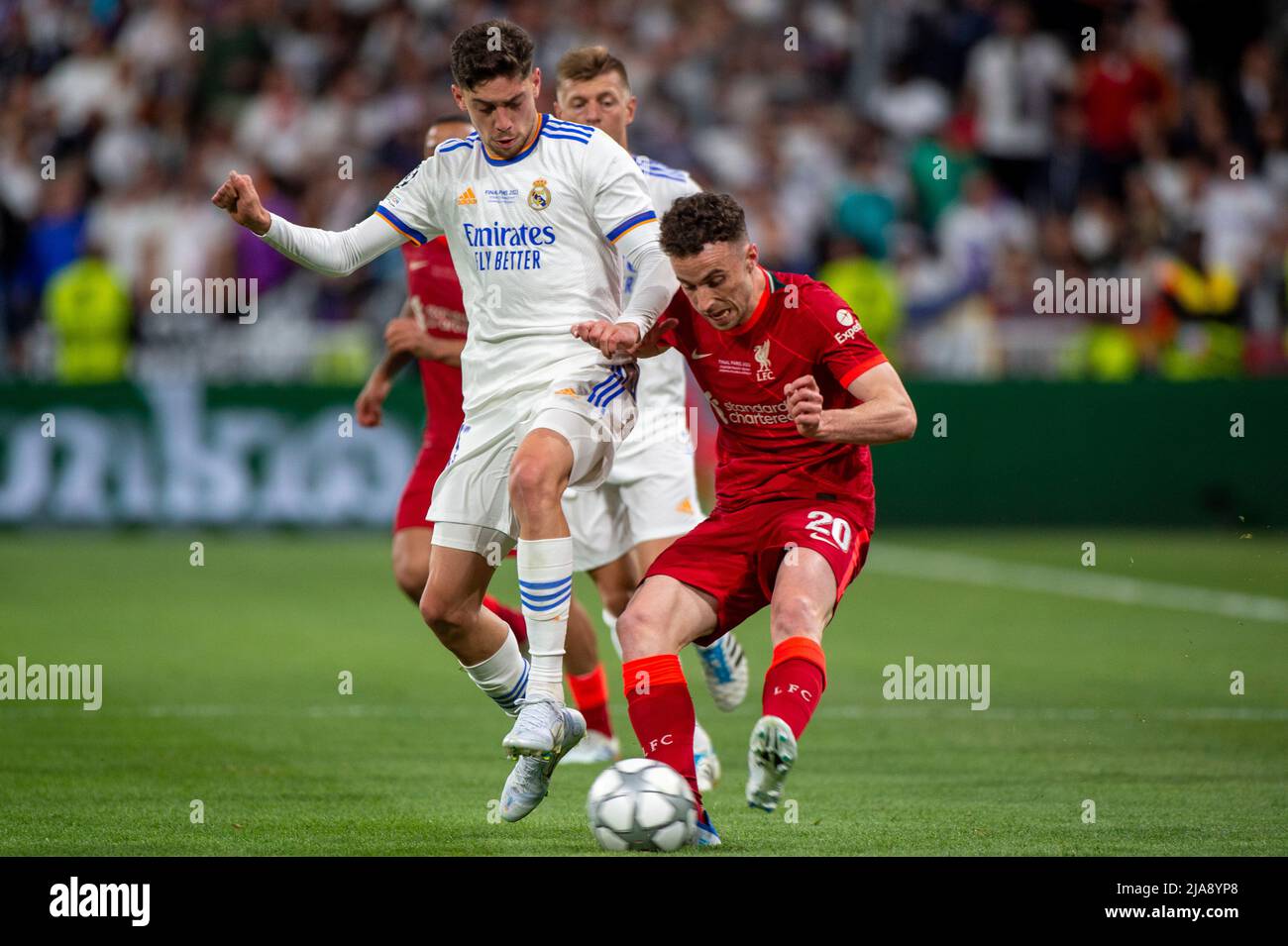 Saint Denis, Frankreich. 29.. Mai 2022. Diogo Jota aus Liverpool und Federico Valverde aus Real während des UEFA Champions League Finales zwischen dem FC Liverpool und dem FC Real Madrid am 28. Mai 2022 im Stade de France in Saint-Denis, Frankreich (Foto: Andrew SURMA/ Quelle: SIPA USA/Alamy Live News Stockfoto