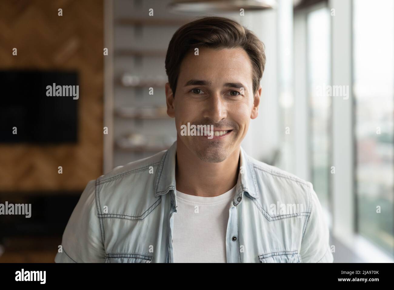 Profilbild des glücklichen Startup-Projektleiters, Unternehmers Stockfoto