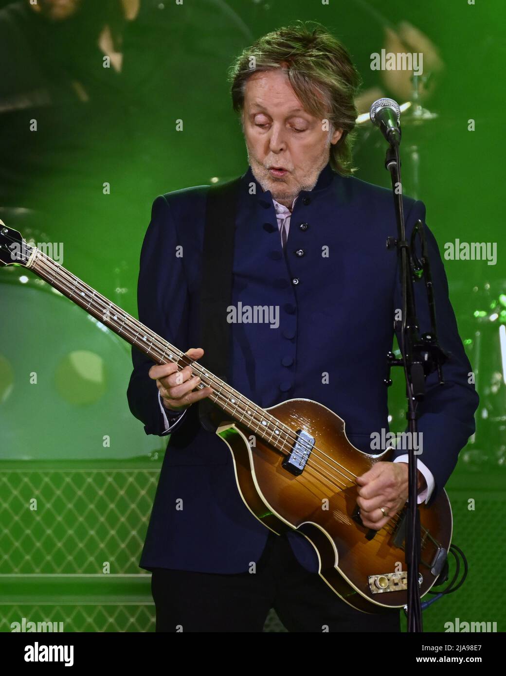 Paul McCartney und seine Band treten am Samstag, den 28. Mai 2022, im Camping World Stadium in Orlando, Florida auf. Foto von Joe Marino/UPI Credit: UPI/Alamy Live News Stockfoto