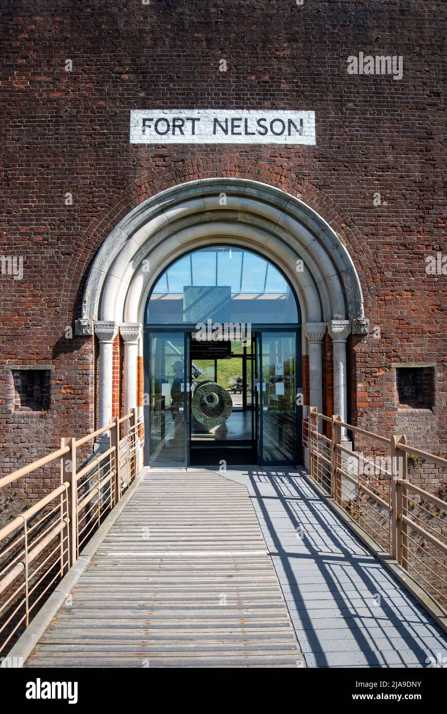 Eintritt zum Fort Nelson, Royal Armouries Museum in Portchester, England. Stockfoto