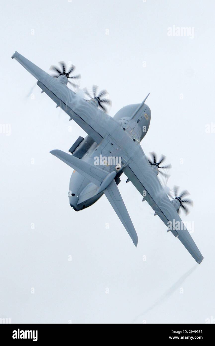 Airbus A400M Atlas Militärtransportflugzeug, das vom Militärflugplatz abfliegt Stockfoto