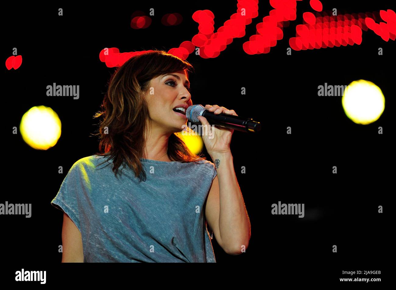 Wien, Österreich. 27. Juni 2015. Natalie Imbruglia tritt am 27. Juni 2015 auf der Bühne des Donauinselfestivals in Wien auf Stockfoto