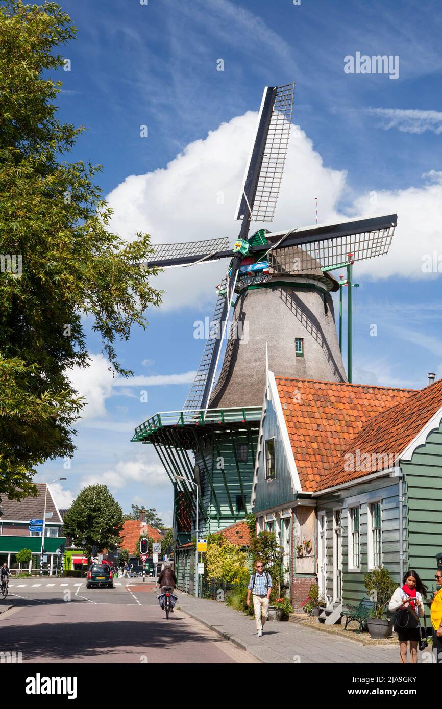 Zaanse Schans, Touristenattraktion, funktionierende Windmühlen, Nordholland. Stockfoto