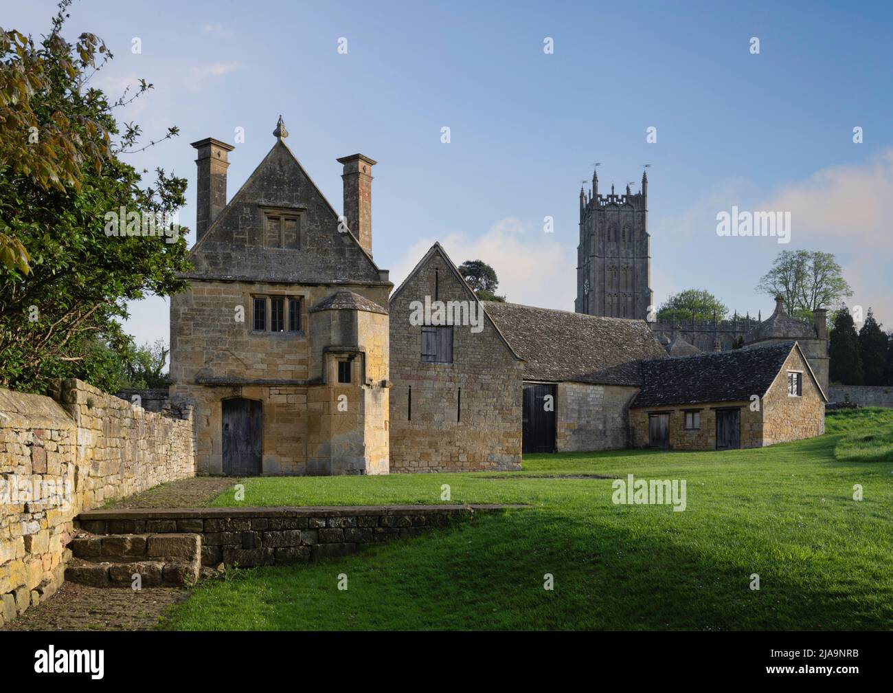 Kirche und Banketthaus in Chipping Campden, Cotswolds, England. Stockfoto