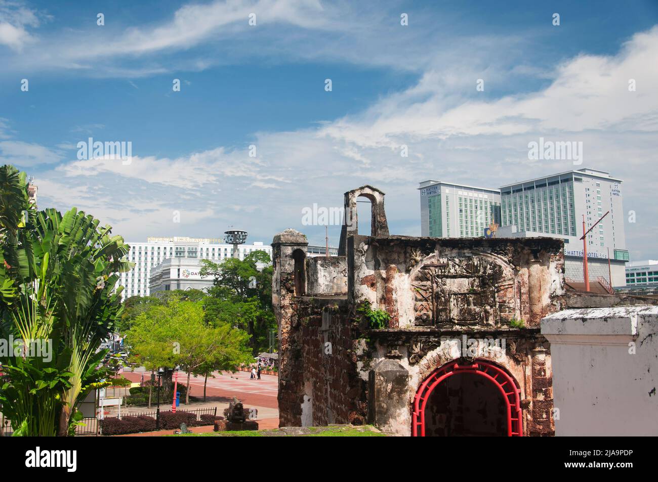 Melaka, Malaysia. 17. August 2017. Die historischen Ruinen einer portugiesischen Festung A Famosa in der Stadt melaka in malaysia an einem sonnigen Sommertag. Stockfoto