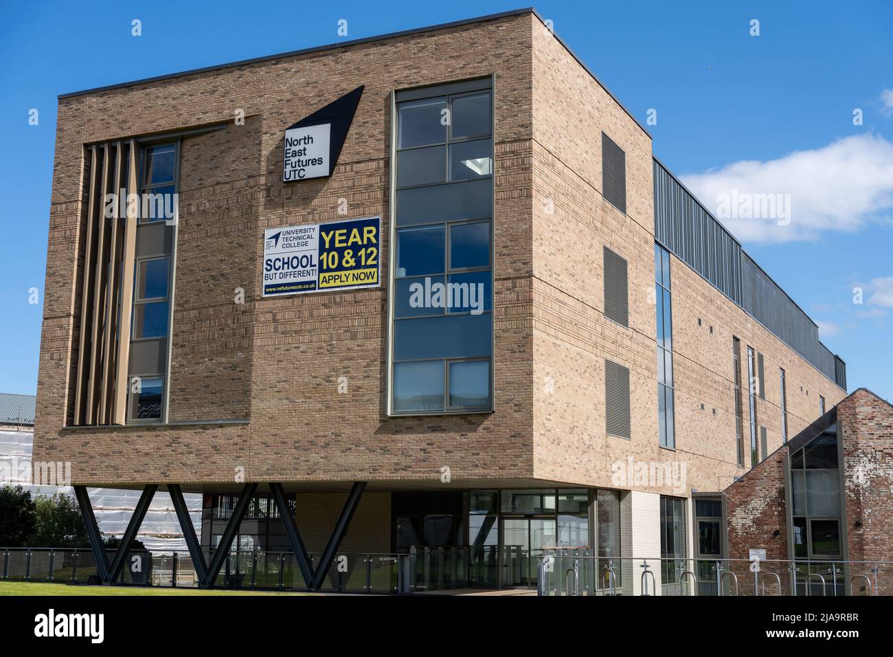 North East Futures UTC, Fachschule für Wissenschaft für 14-19s im Stephenson Quarter, Newcastle upon Tyne, Großbritannien. Stockfoto