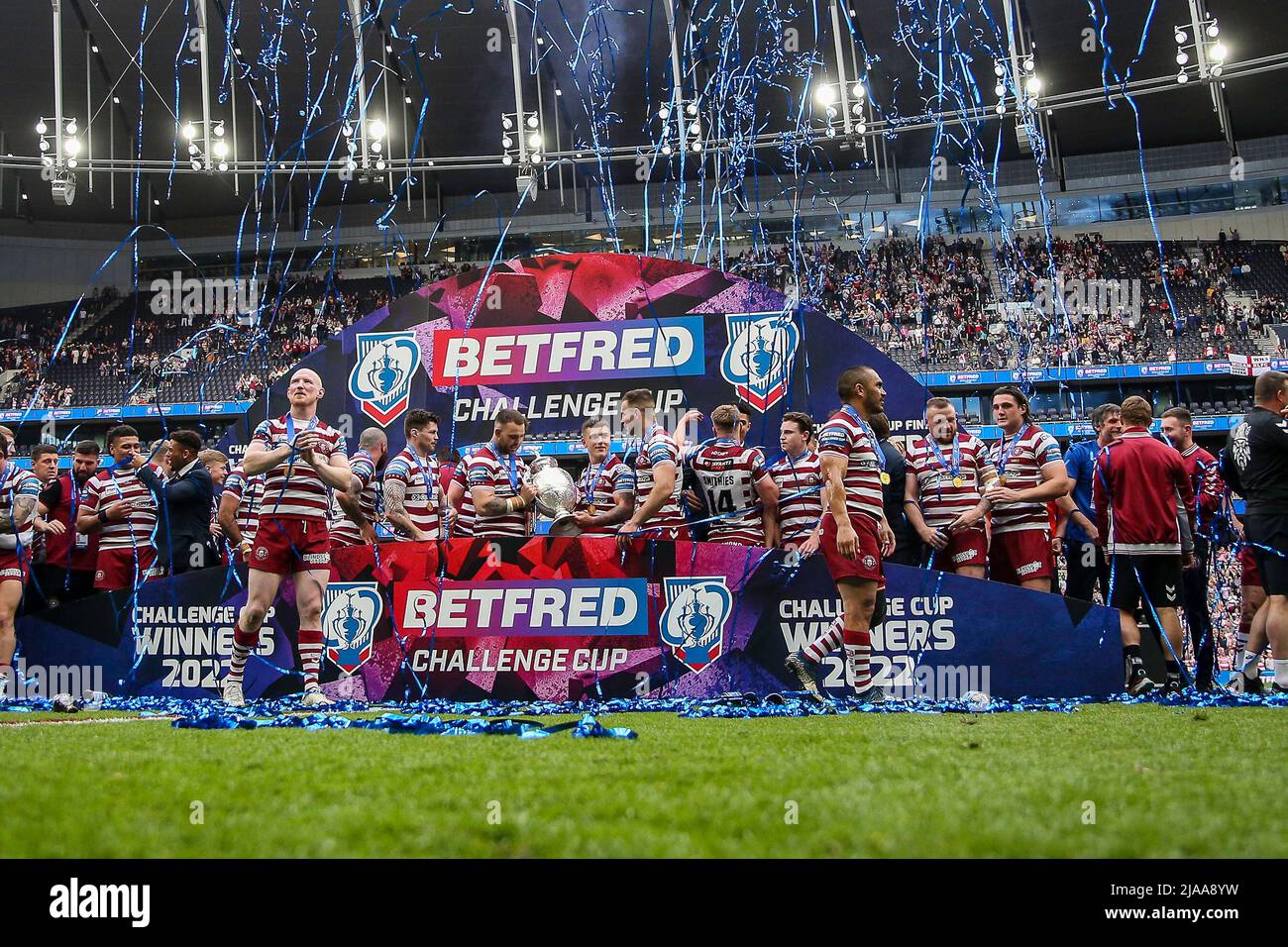 Wigan Warriors, Gewinner des Challenge Cup 2022, während des Betfred Challenge Cup Finales zwischen Huddersfield Giants und Wigan am 28. Mai 2022 im Tottenham Hotspur Stadium, London, England. Foto von Simon Hall. Nur zur redaktionellen Verwendung, Lizenz für kommerzielle Nutzung erforderlich. Keine Verwendung bei Wetten, Spielen oder Veröffentlichungen einzelner Clubs/Vereine/Spieler. Stockfoto