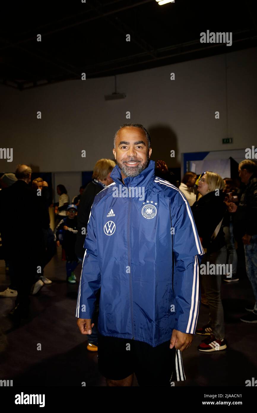 Patrick Owomoyela bei All Stars for Ukraine im Volksparkstadion in Hamburg am 28.05.2022 Stockfoto