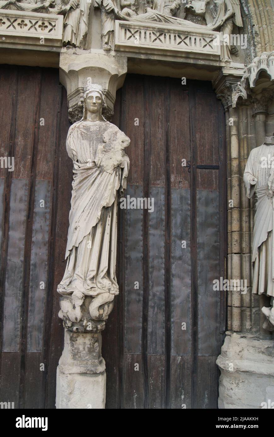 Basilique de Longpont sur Orge, Skulptur sur le portail Principal, Essonne, Frankreich Stockfoto