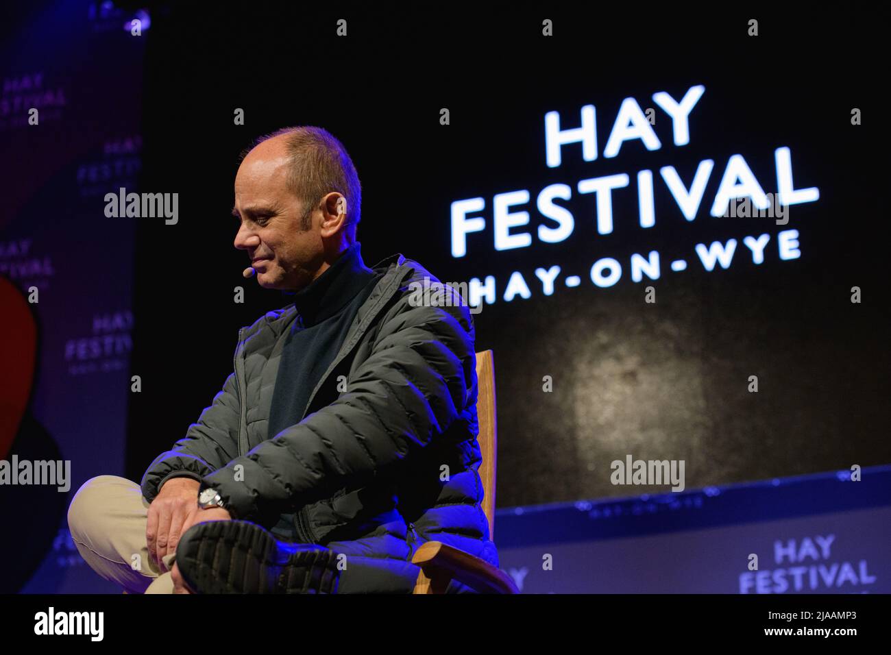 Hay-on-Wye, Wales, Großbritannien. 29.. Mai 2022. Damon Galgut spricht mit Elizabeth Day beim Hay Festival 2022, Wales. Quelle: Sam Hardwick/Alamy. Stockfoto