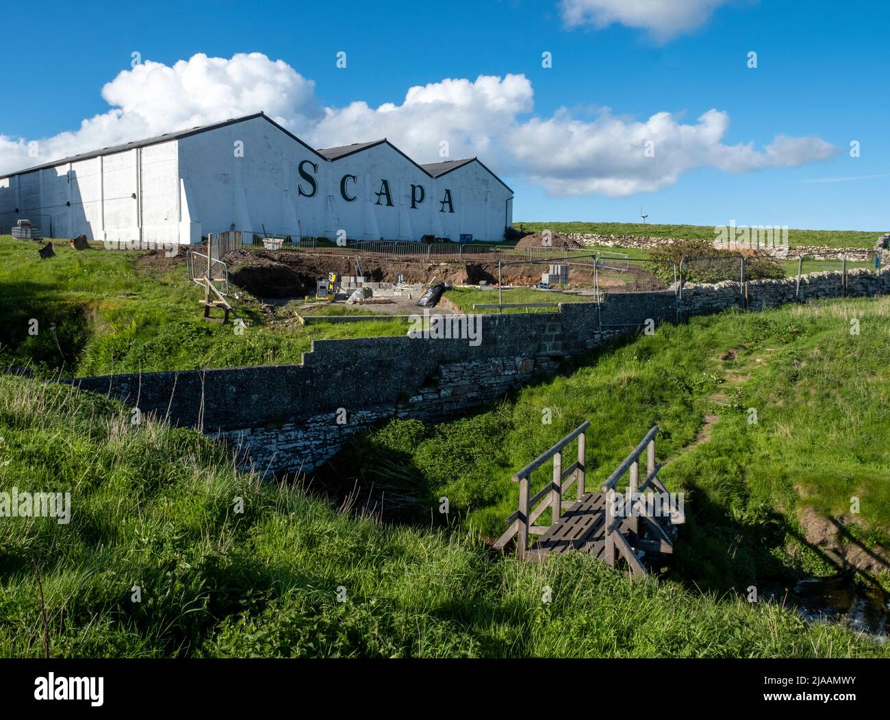 Scapa Distillery, Scapa Bay, Orkney Islands, Schottland, Großbritannien Stockfoto