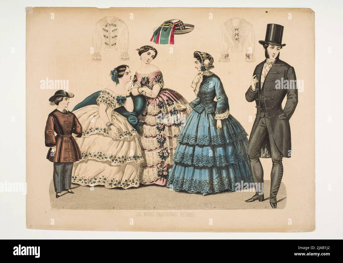 Mode Bild: Fünf Figuren, zwei soziale Kleider, ein Herrenanzug, Jungen Anzug, Kleid. Unbekannt Stockfoto