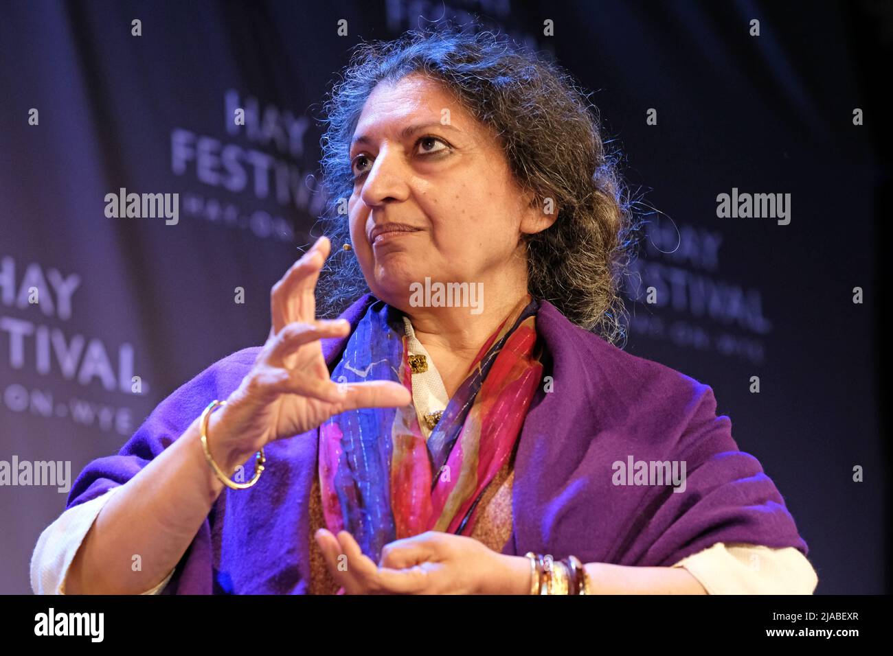 Hay Festival, Hay on Wye, Wales, Großbritannien – Sonntag, 29. Mai 2022 – Geetanjali Shree Autorin des Internationalen Buchpreises mit ihrem Buch Tomb of Sand am vierten Tag dieses Jahres Hay Festival – Photo Steven May / Alamy Live News Stockfoto