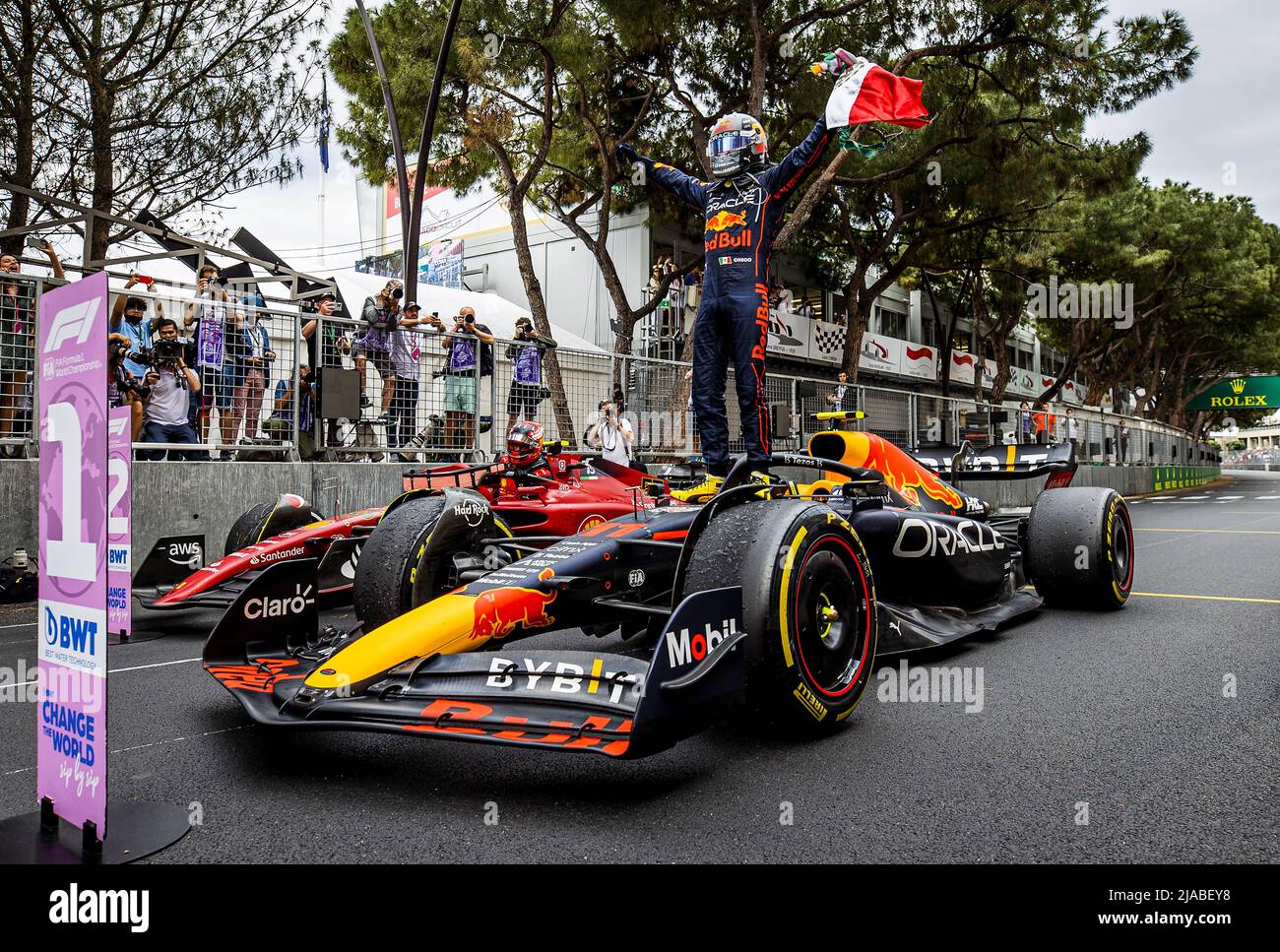 Monaco. 29.. Mai 2022. MONTE-CARLO - Sergio Perez (Red Bull Racing) nach dem Grand Prix von Monaco F1 auf dem Circuit de Monaco am 29. Mai 2022 in Monte-Carlo, Monaco. REMKO DE WAAL Kredit: ANP/Alamy Live News Stockfoto