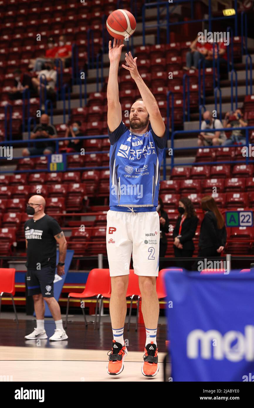 Mailand, Italien. 28.. Mai 2022. Italien, Mailand, Mai 28 2022: Miro Bilan (Zentrum von Dinamo Sassari) wärmt sich während des Basketballspiels Auf Armani Exchange Milan vs Dinamo Sassari, SF Playoff game1 LBA 2021-2022 im Mediolanum Forum (Bildquelle: © Fabrizio Andrea Bertani/Pacific Press via ZUMA Press Wire) Stockfoto