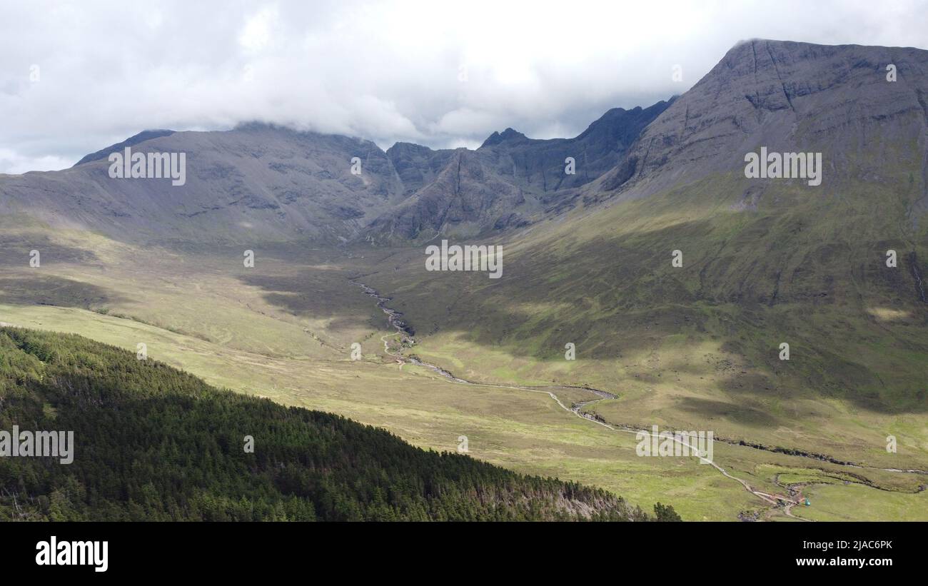 Luftaufnahme der Landschaft der Cullin Hills bei Glenspröde auf der Isle of Skye Scotland UK Stockfoto