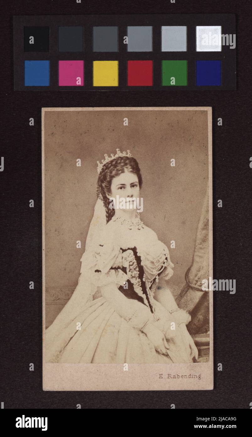 Kaiserin Elisabeth, im ungarischen Krönungskleid. Emil Ronging (1823-1886), Fotograf Stockfoto