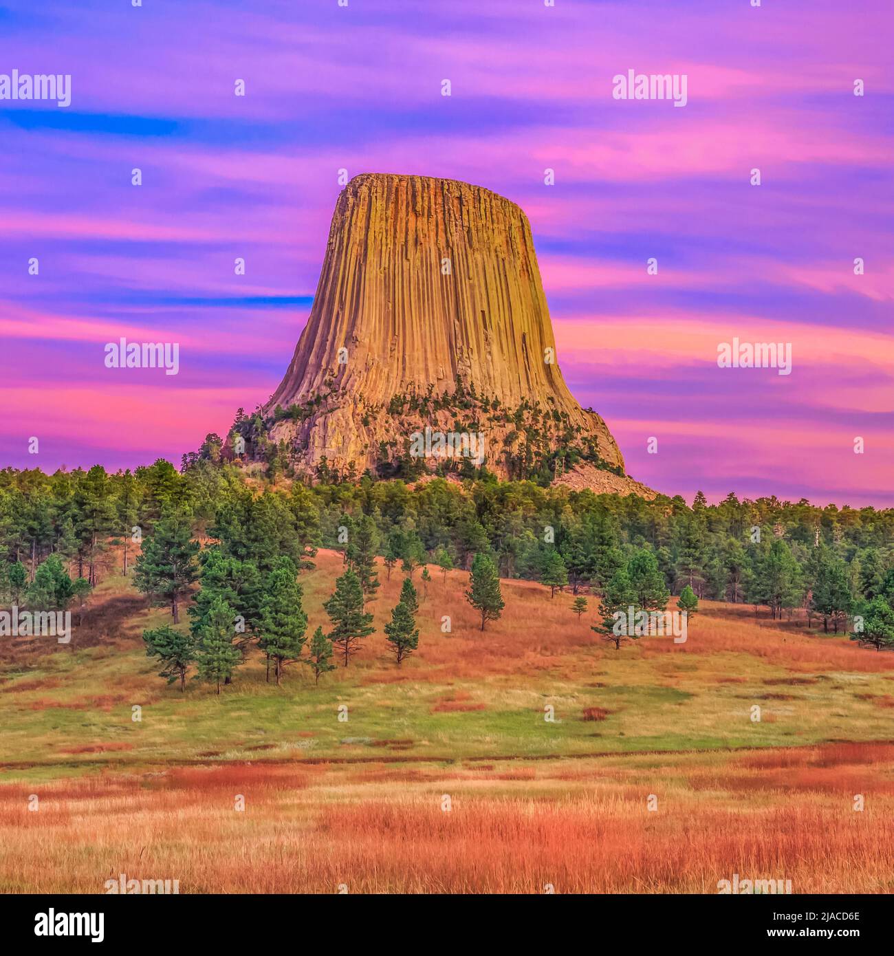 Sonnenuntergang über Devils Tower Devils Tower National Monument in der Nähe von Hulett, Wyoming Stockfoto