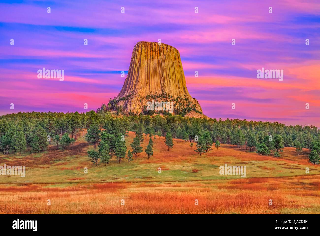 Sonnenuntergang über Devils Tower Devils Tower National Monument in der Nähe von Hulett, Wyoming Stockfoto