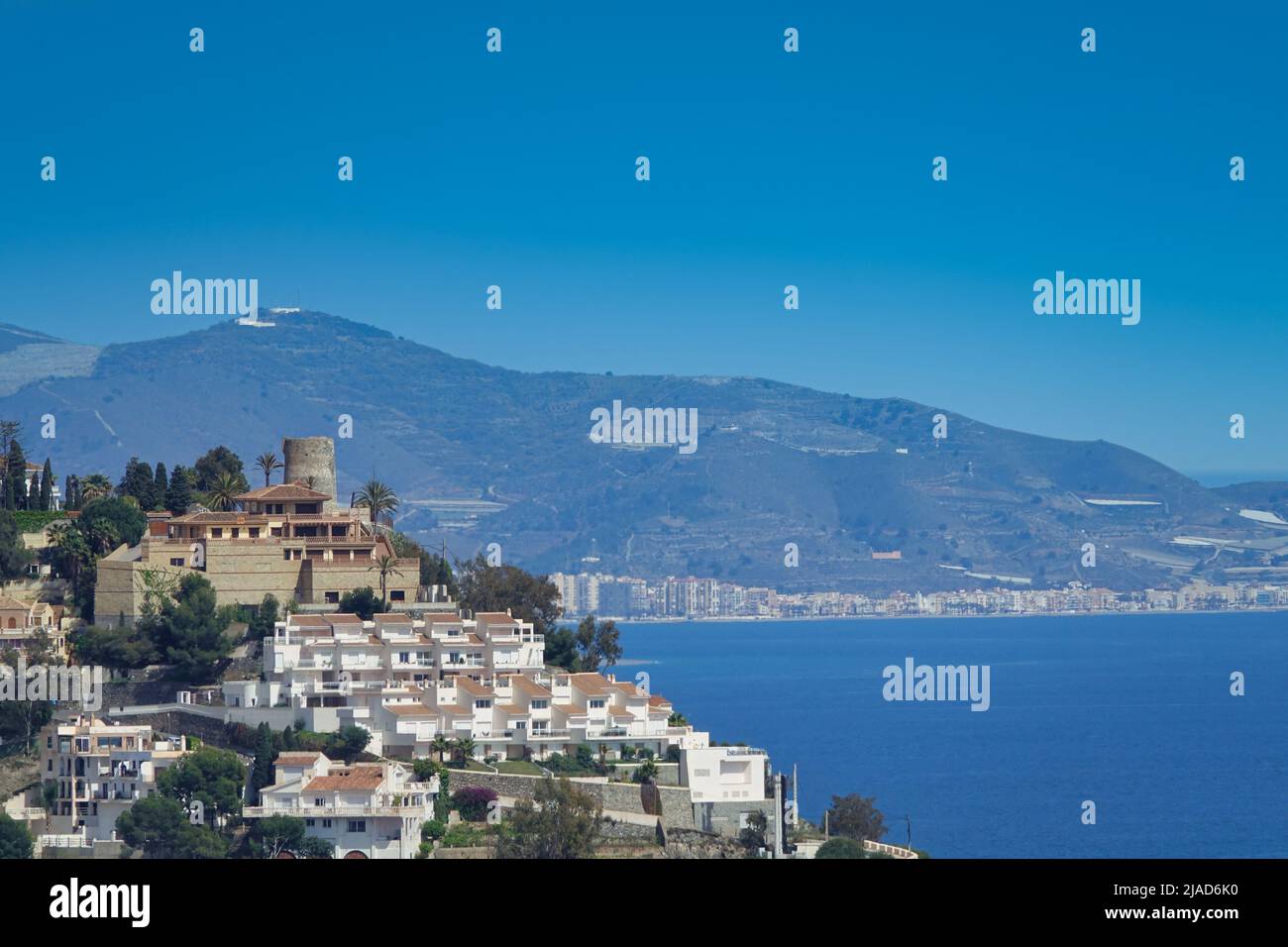 Erhöhter Blick auf die Strände und Buchten von Almuñécar (Granada, Spanien) an der Mittelmeerküste von Andalusien Stockfoto