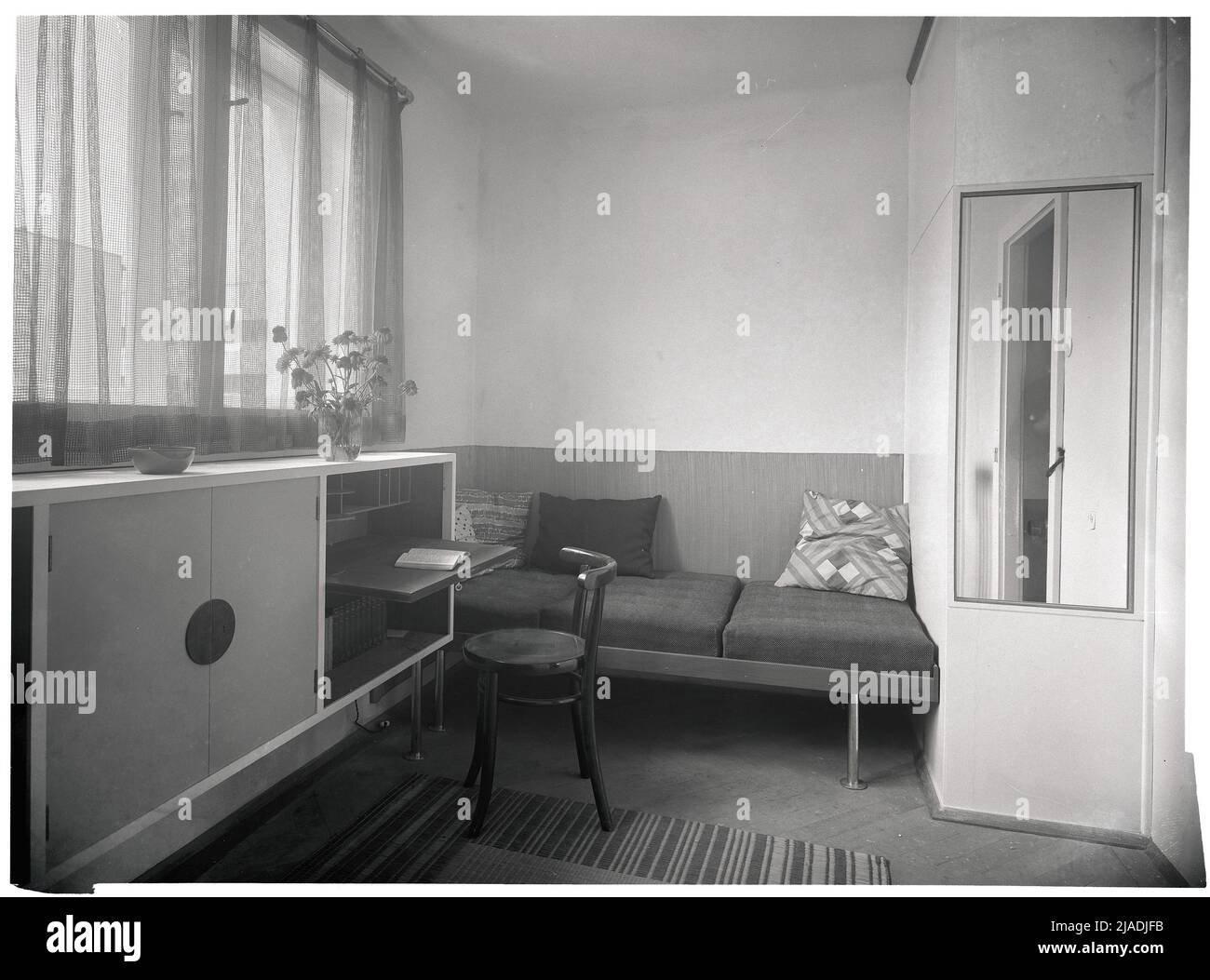 Werkbundsiedlung, Haus 17 oder 18 (13., Woinovichg. 28 oder 30), Wohnraum. Martin Gerlach jun. (1879-1944), Fotograf, Karl Augustinus Bieber (1903-1996), Architekt, Otto Niedermoser (1903-1976), Architekt Stockfoto