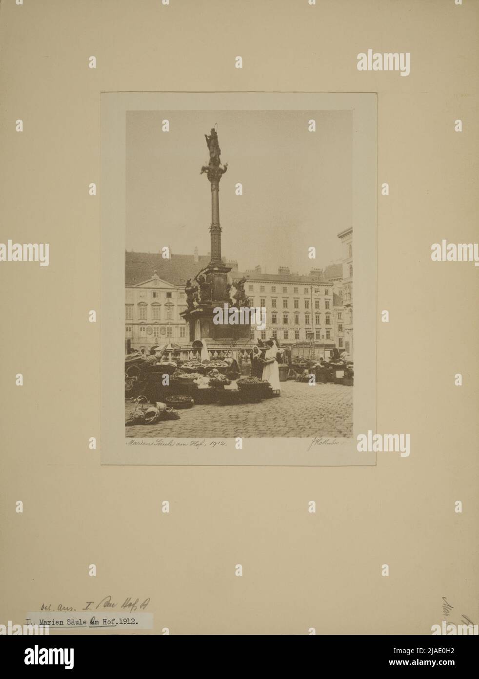 1., auf dem Bauernhof - Mariensäule. Franz Holluber (1858-1942), Fotograf Stockfoto