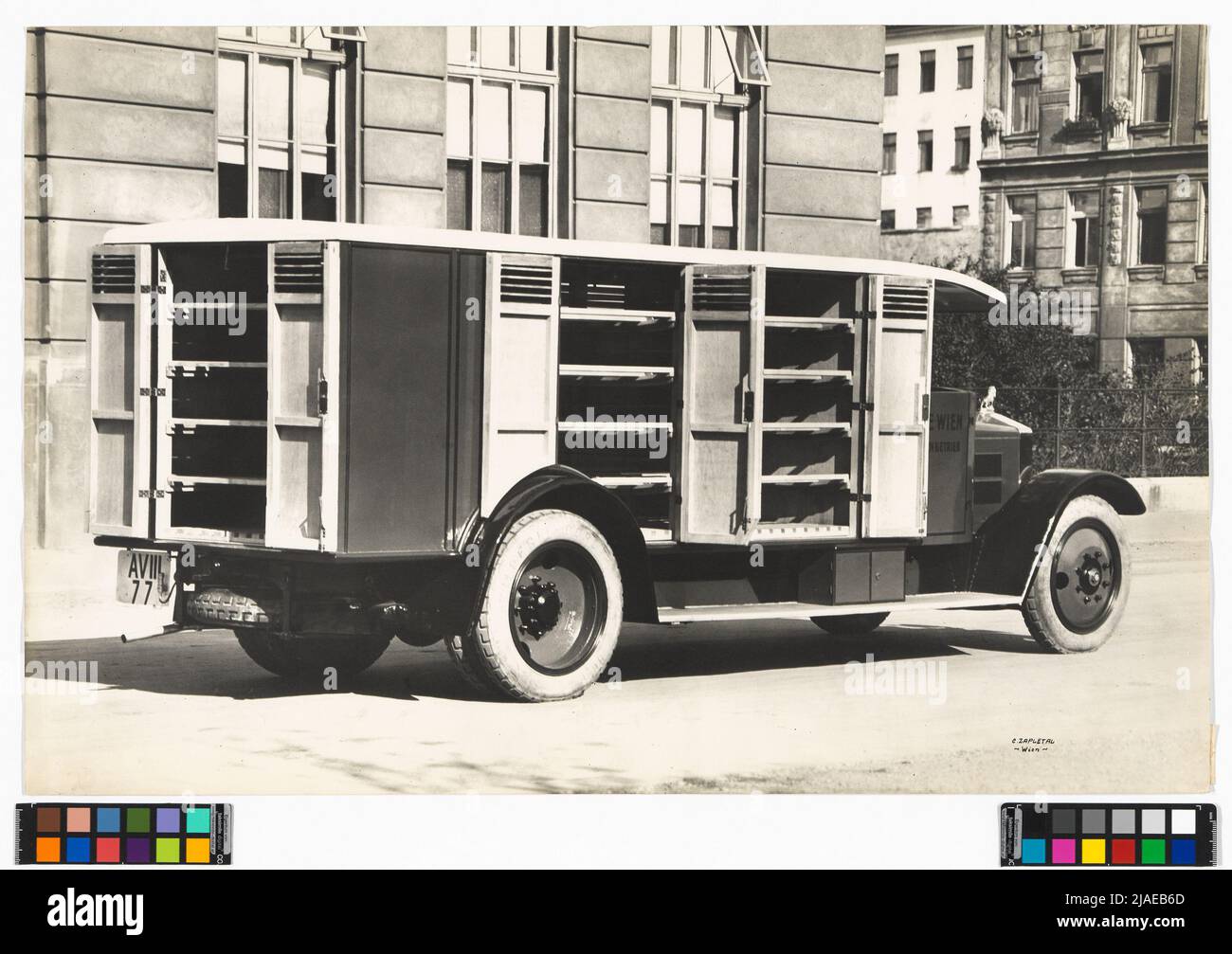 Brotauto der Gemeinde Wien (geöffnet). Carl (Karl) Zapletal (1876-1941), Fotograf Stockfoto