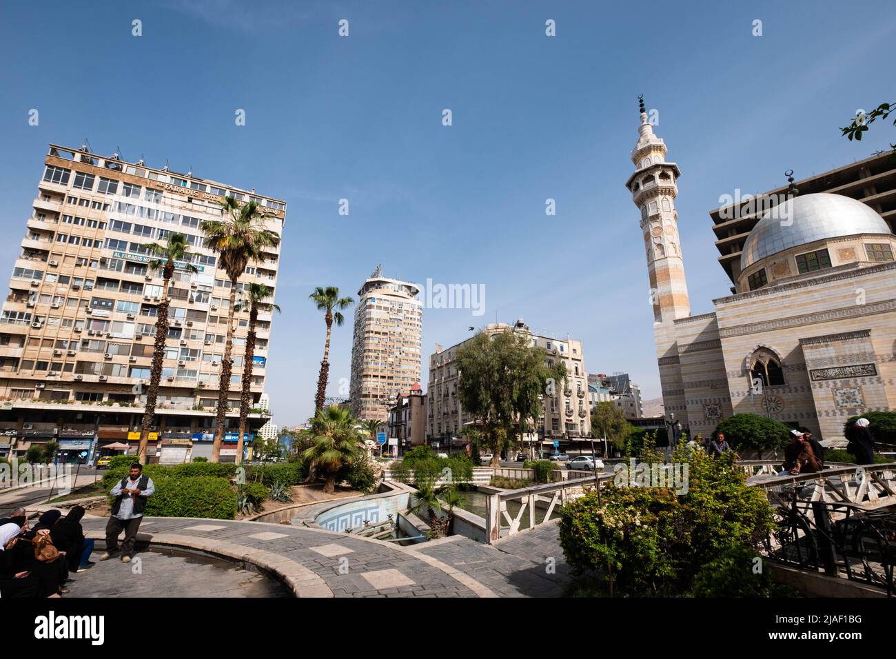 Damaskus, Syrien - Mai 2022: Öffentlicher Platz (Al Marjeh Platz), Straßenszene im Stadtzentrum von Damaskus Stockfoto