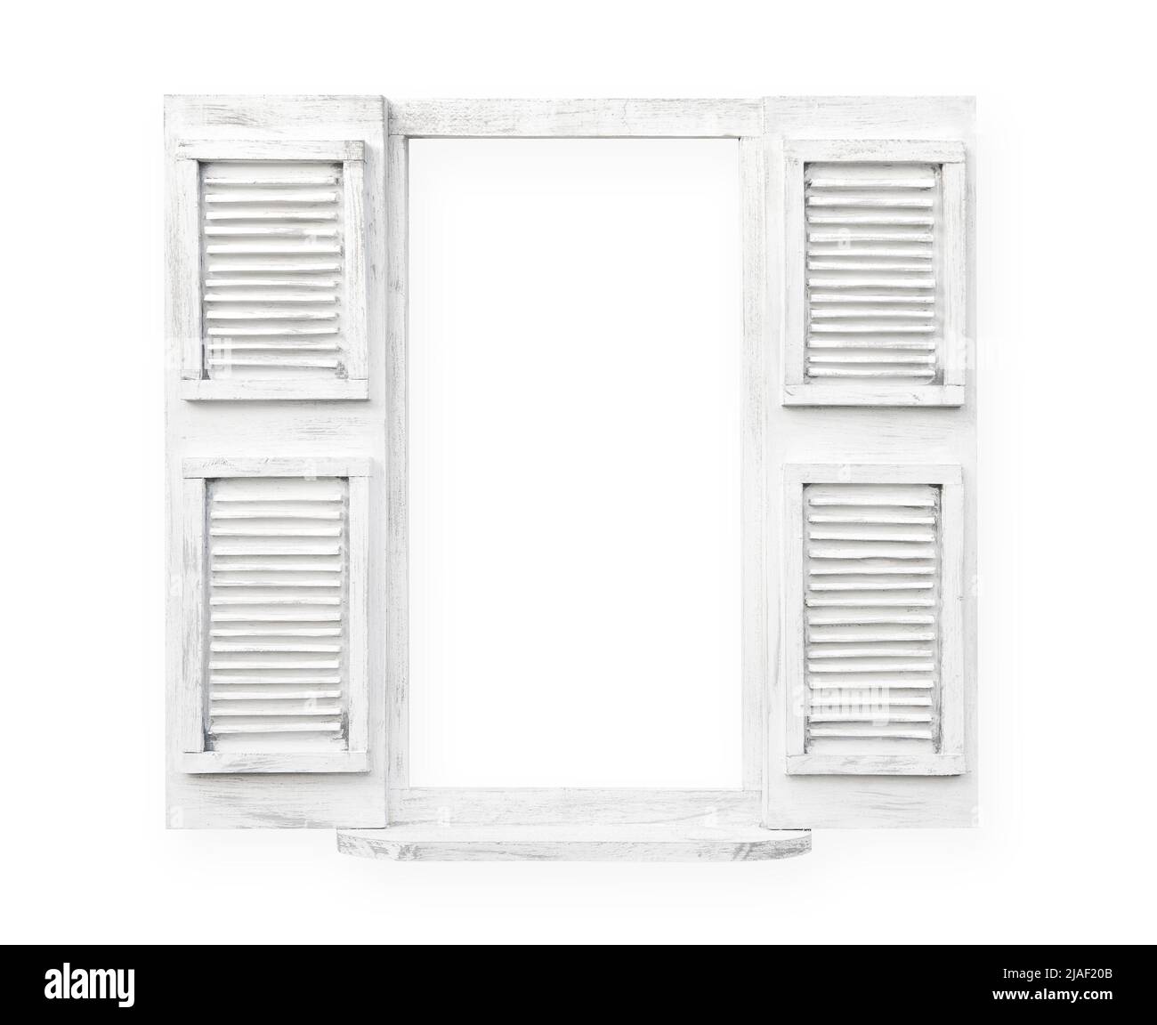 Alte weiße Fensterläden im Retro-Stil, isoliert auf Weiß. Beschneidungspfad enthalten. Fensterrahmen für Bilder mit Pfad zur einfachen Bildeingabe. Stockfoto