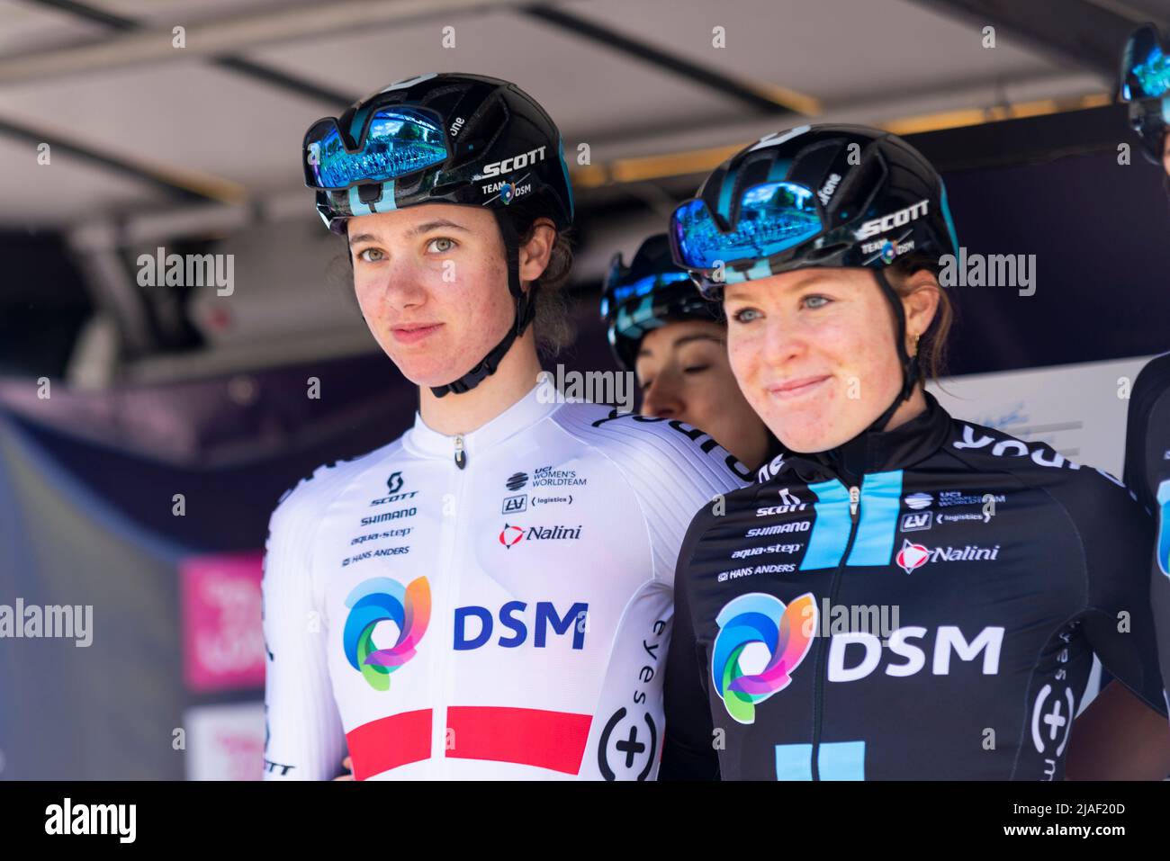 Pfeiffer Georgi vom Team DSM beim RideLondon Classique 2022 Elite-Damenrad-Rennen, auf dem Siegerpodest in Maldon, Essex, Großbritannien Stockfoto