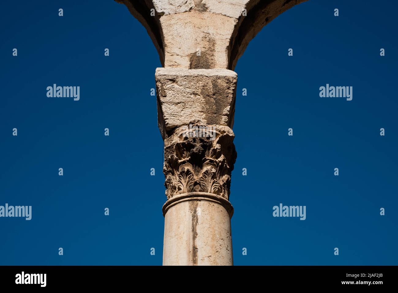 Nahaufnahme der Säule, Details zur historischen Architektur Stockfoto