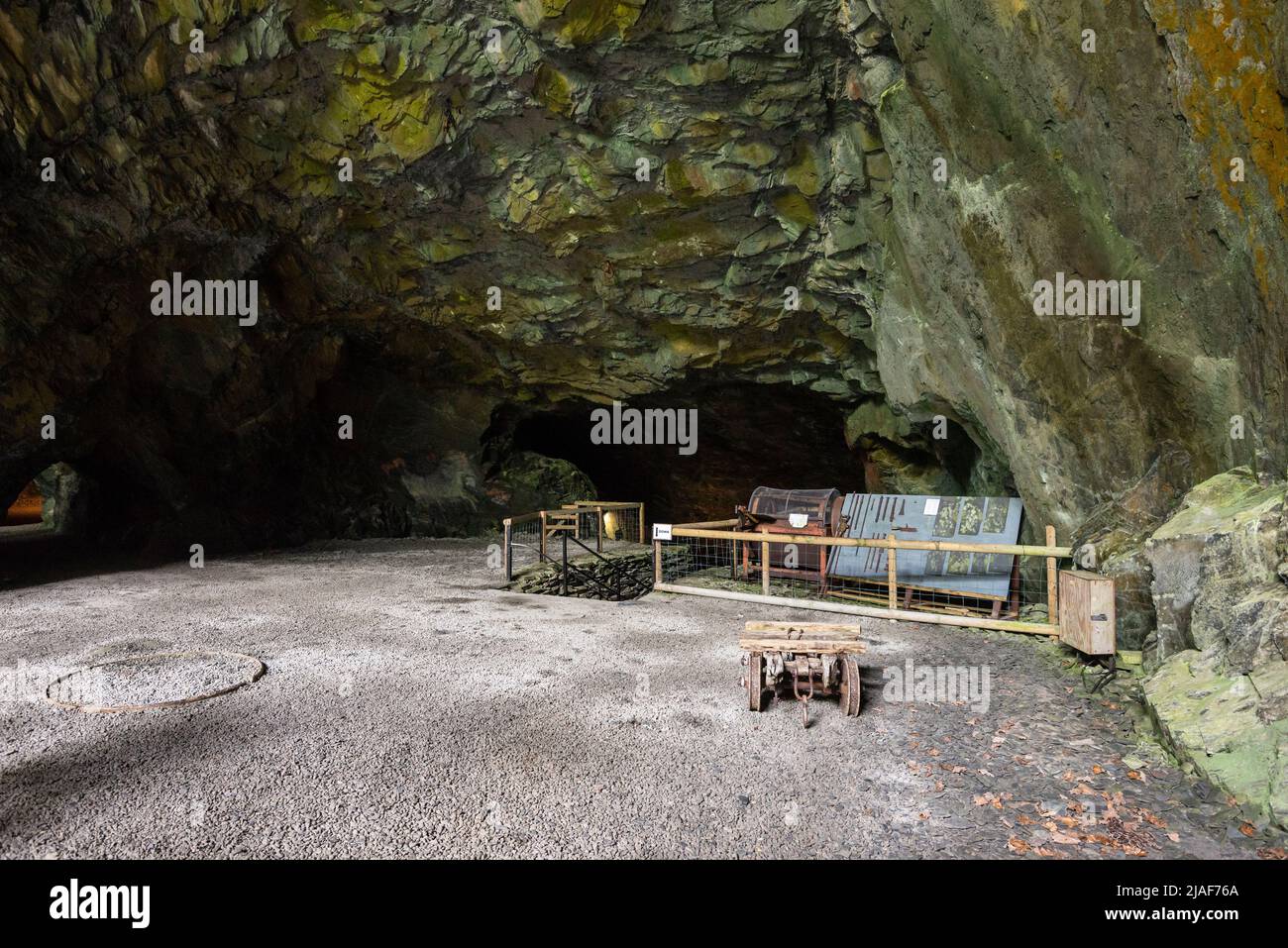 Llanfair Slate Caverns in der Nähe von Harlech in Nordwales. Eine faszinierende historische Touristenattraktion mit selbstgeführten Touren unter der Erde. Stockfoto