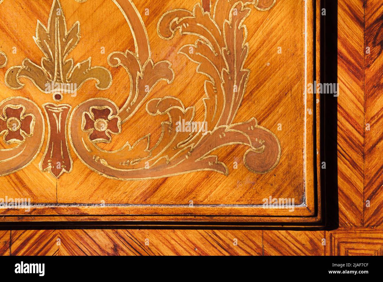 Dekorative Einlegearbeiten von Vintage-Holz-Wandtäfelchen, Nahaufnahme Stockfoto