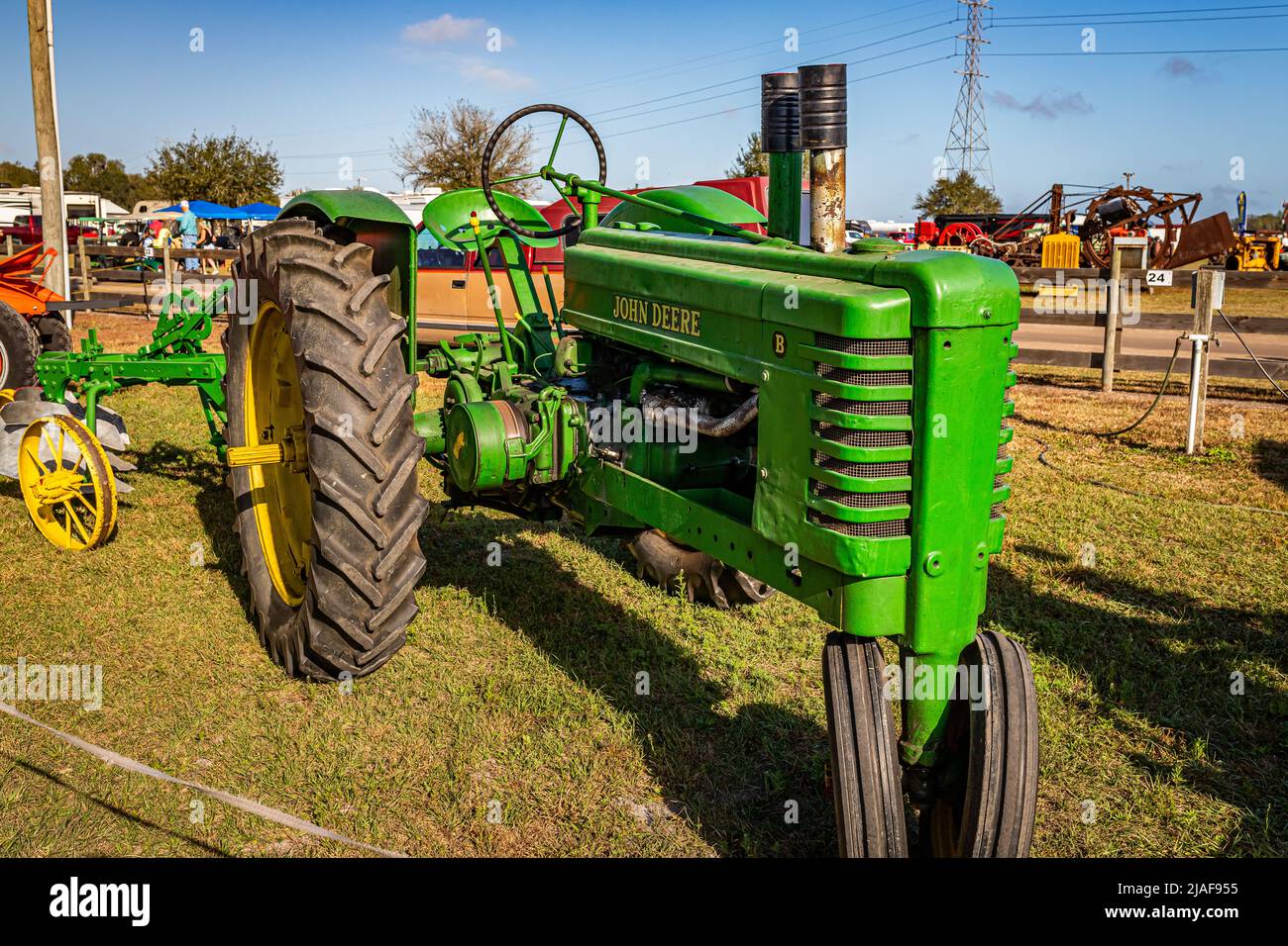 Fort Meade, FL – 23. Februar 2022: 1935 John Deere Modell B auf der lokalen Traktorenmesse Stockfoto