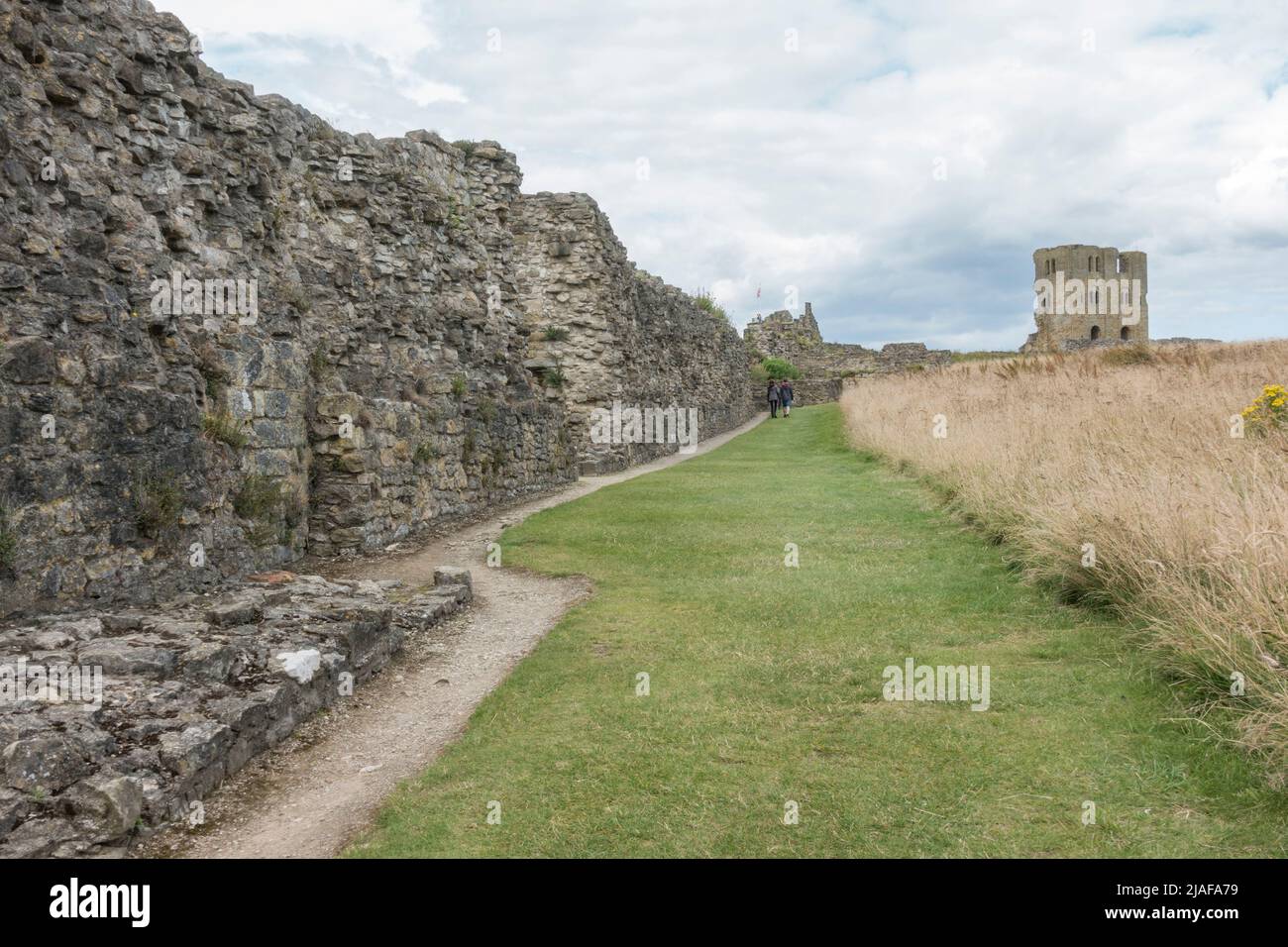 Außenwände (Innenfassade) von Scarborough Castle, North Yorkshire, Großbritannien. Stockfoto