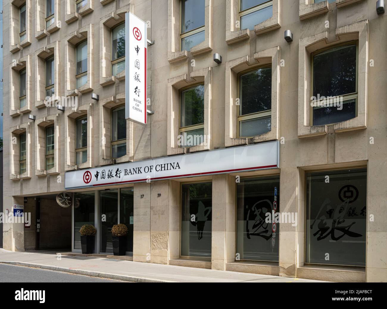 Luxemburg-Stadt, Mai 2022. Außenansicht des Bankfilialgebäudes im Stadtzentrum Stockfoto