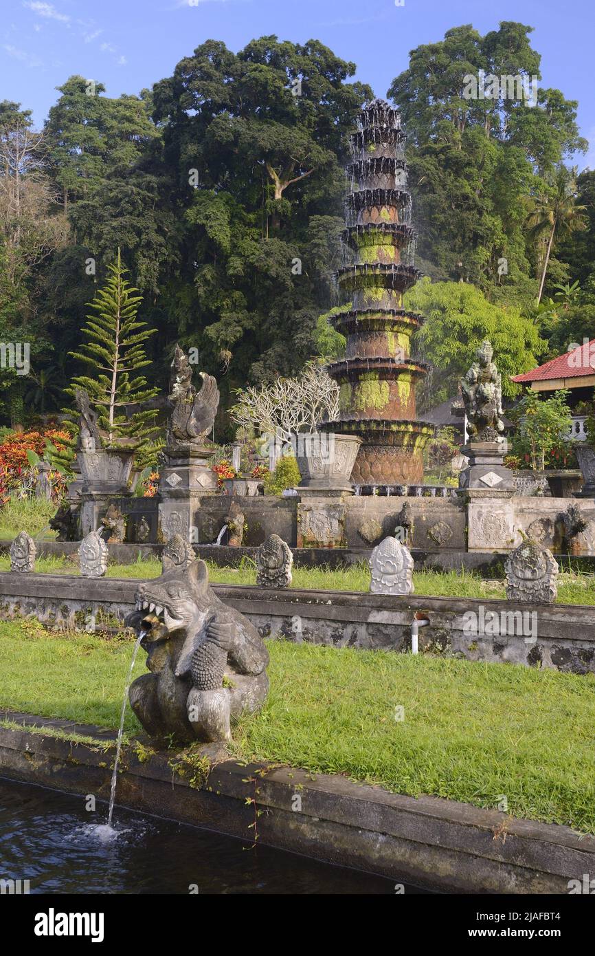 Wassergarten und -Becken am Wasserpalast Tirta Gangga, Indonesien, Bali Stockfoto