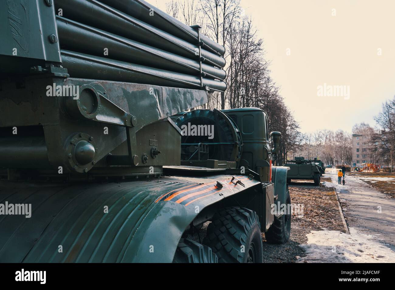 Rjasan, Russland - 9. April 2022: Mehrfaches Raketenabschusssystem GRAD. Sowjetische und russische Raketenabschusssysteme Stockfoto Rjasan, Russland - 9. April 2022: Mehrfaches Raketenabschusssystem GRAD. Sowjetische und russische Raketenabschusssysteme Stockfoto