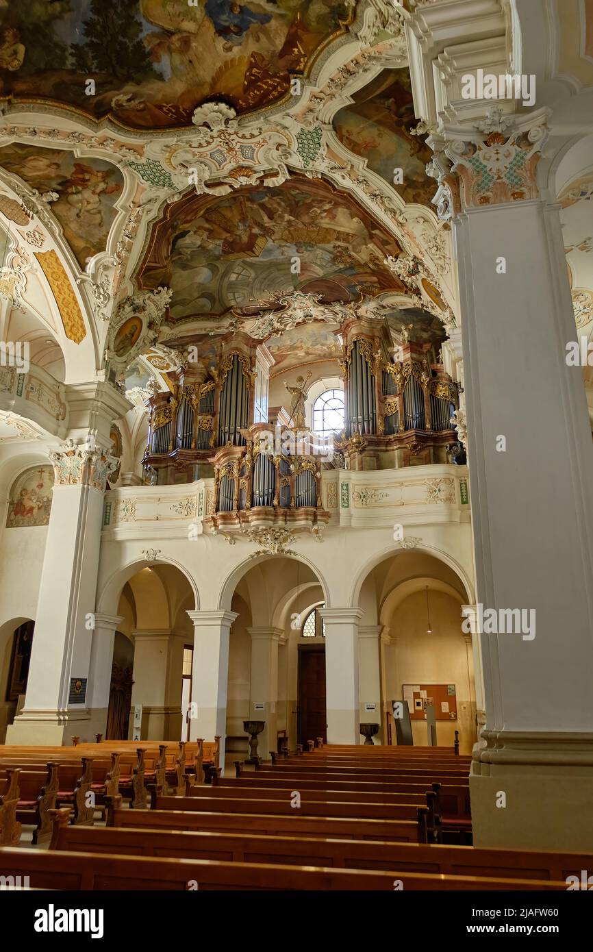Innenraum der Klosterkirche der Erzabtei St. Martin des Beuron Benediktinerklosters, Deutschland. Stockfoto