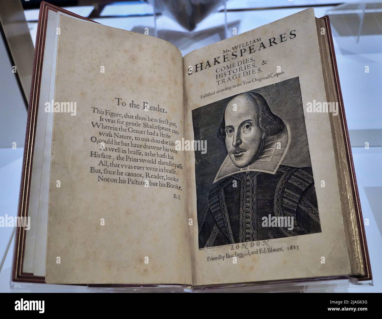 Erstes Folio der Shakespeare-Werke aus dem Jahr 1623 in der Sammlung der New York Public Library, ausgestellt in der Hauptniederlassung an der 5. Avenue Stockfoto