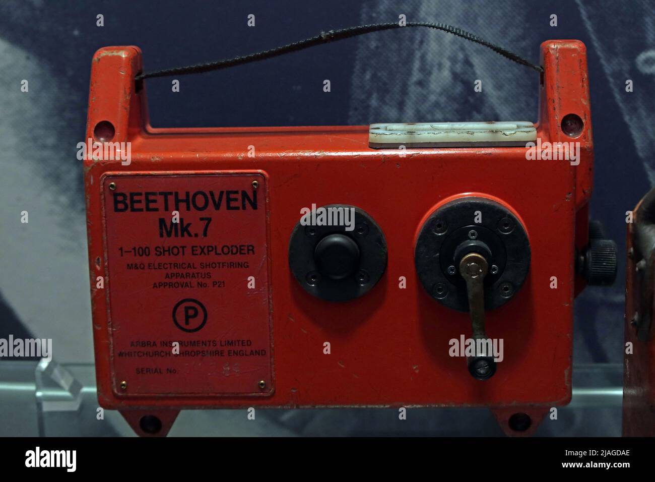 Orange Beethoven mk7-Schuss-Exploder, NCB, National Coal Board Equipment, UK - 100-Schuss-Kondensator-Entladungs-Exploder, umschlossen in einer robusten „Noryl“-Box Stockfoto