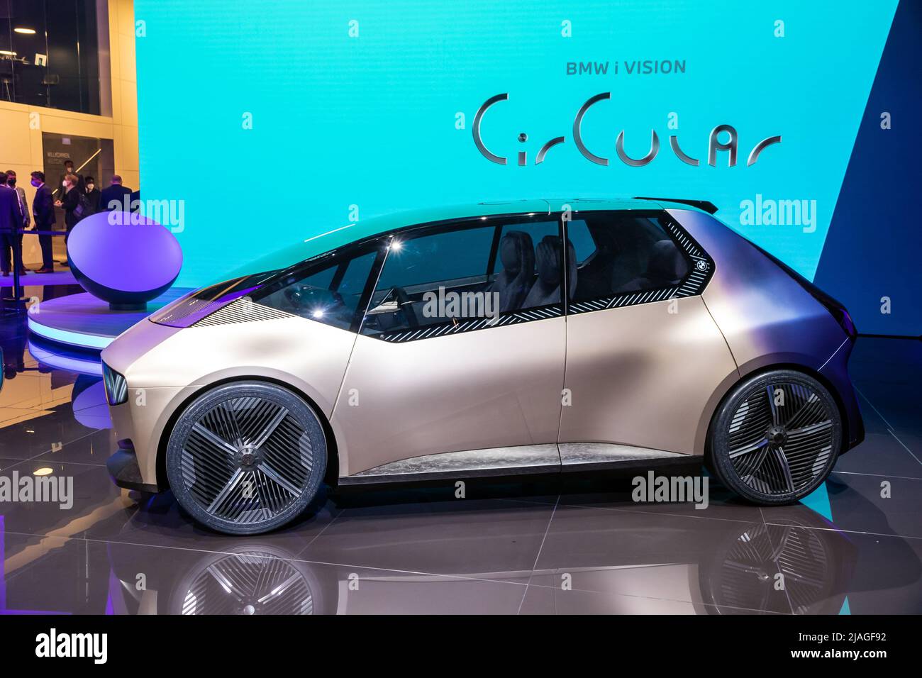 BMW i Vision Circular, ein Elektrofahrzeug aus 100 % recycelten Materialien und an sich ein recycelbares Auto, präsentiert auf der IAA Mobility 2021 Motor sh Stockfoto