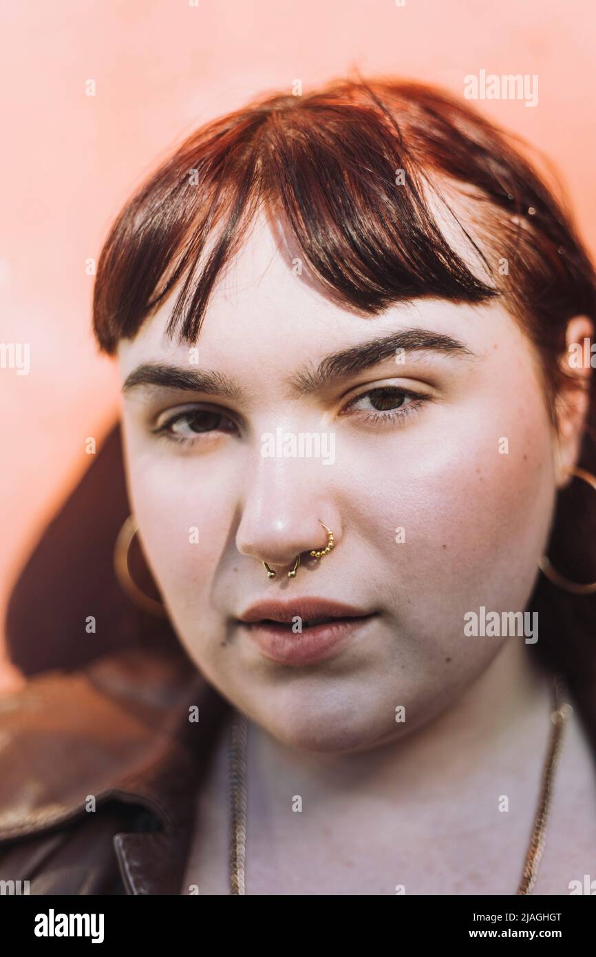 Wearing nose ring Fotos und Bildmaterial in hoher Auflosung Alamy